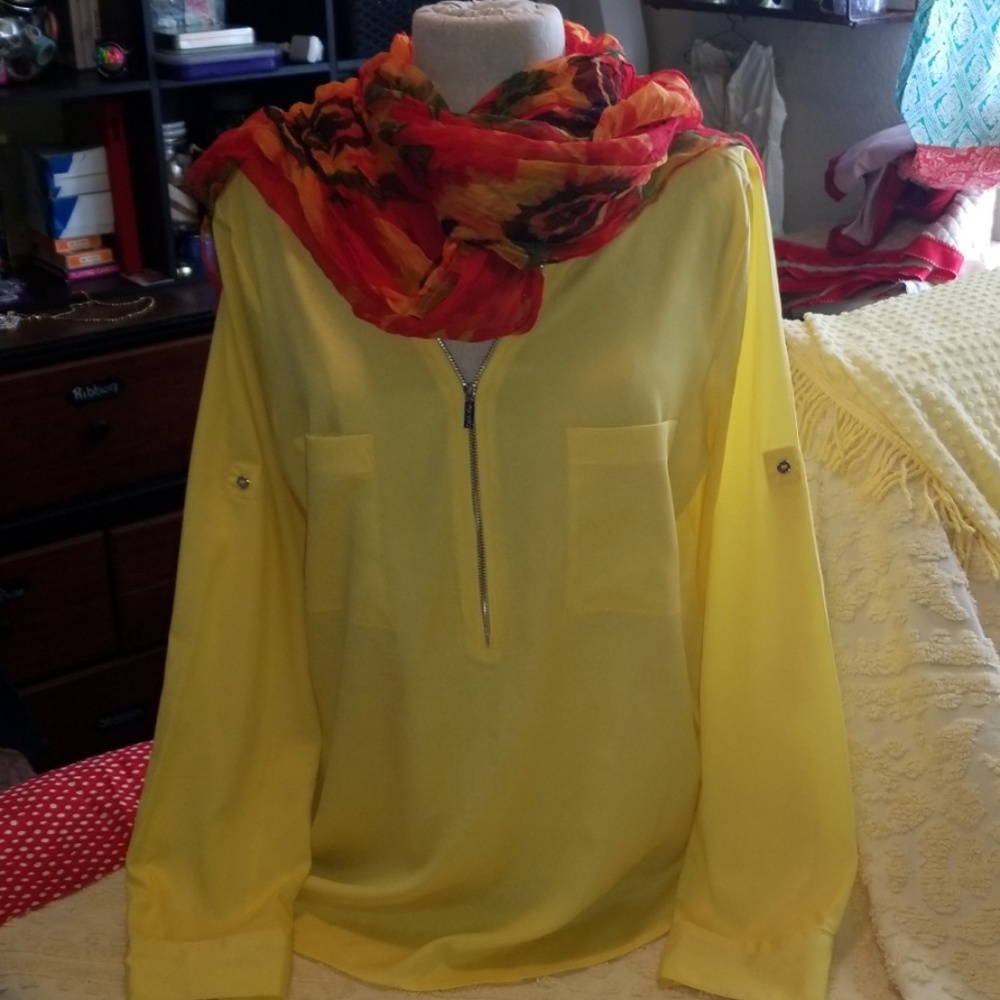 Calvin Klein Size 2 Woman's Blouse